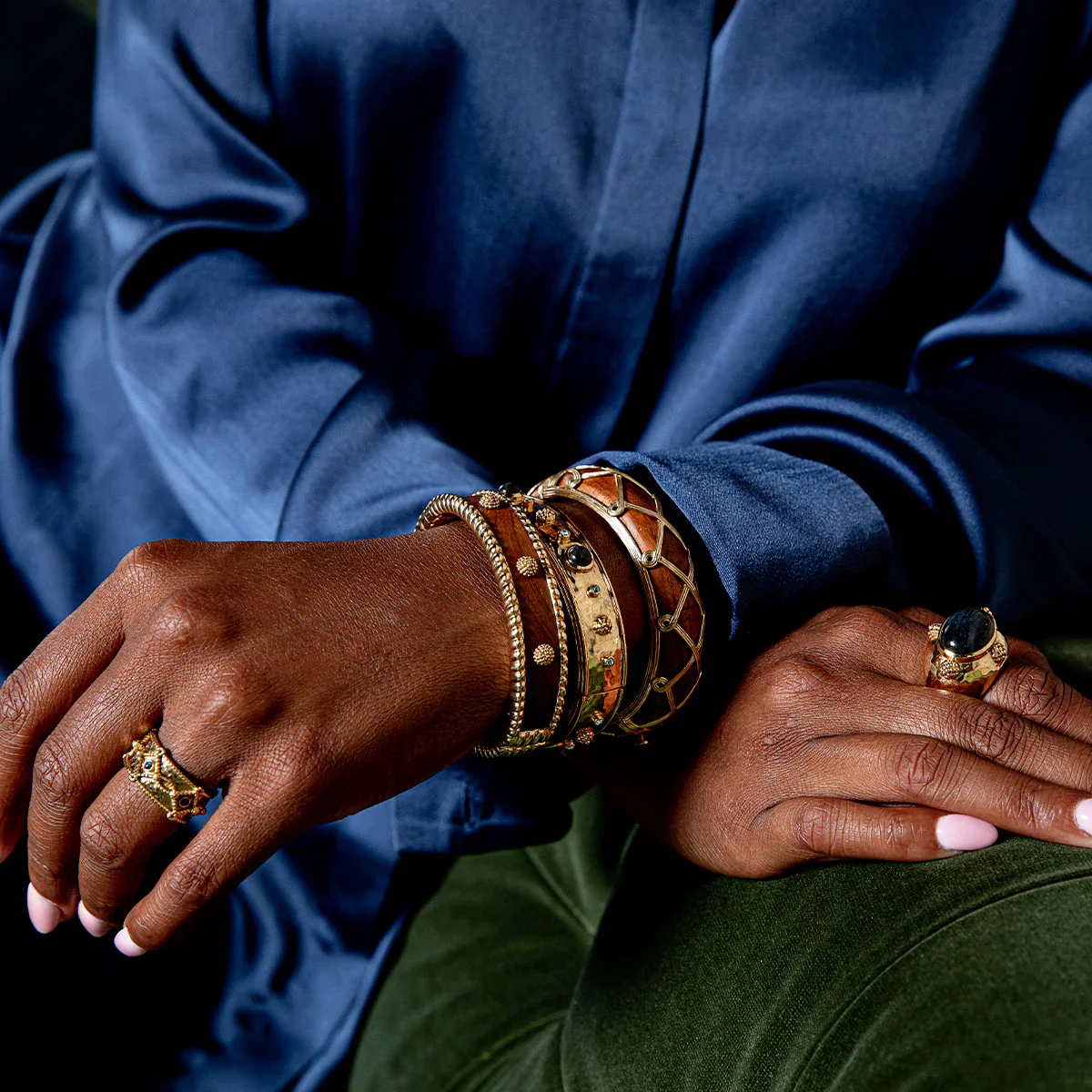 Capucine De Wulf Berry Hinged Bangle, Teak - Image 3