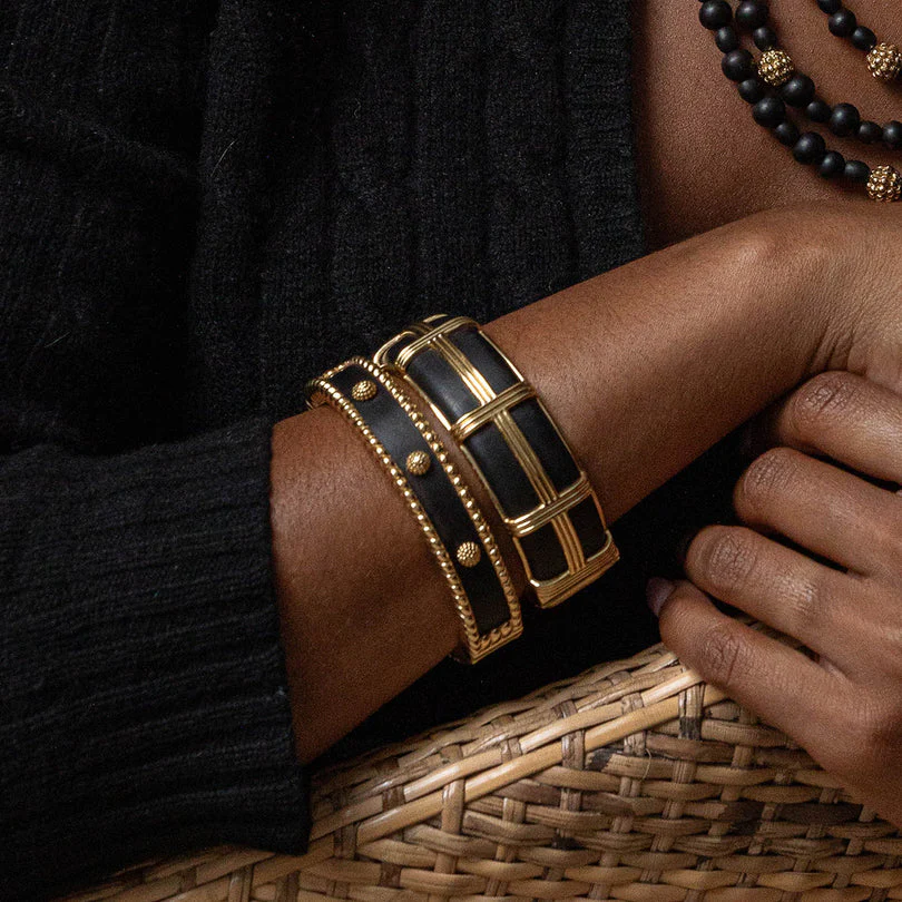 Capucine De Wulf Gaia Hinged Bangle, Ebony - Image 4