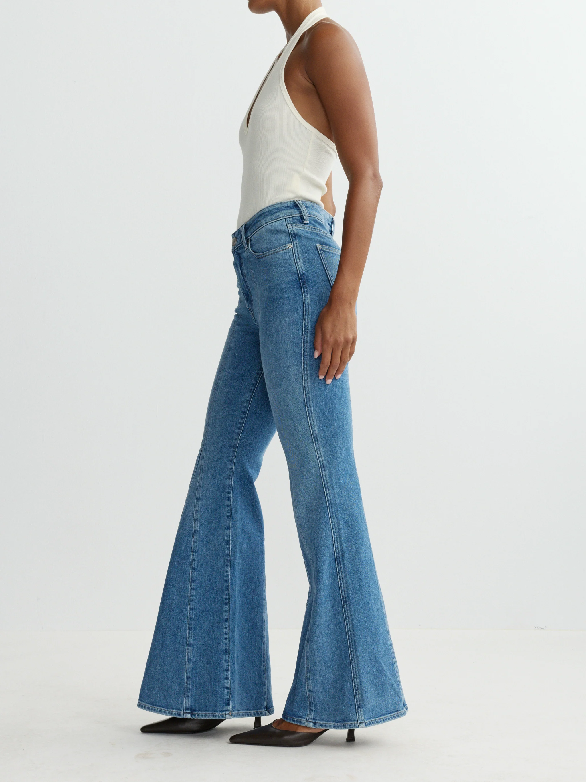 DL1961 Claira Flare Contoured Instasculpt Mid Rise - Image 2