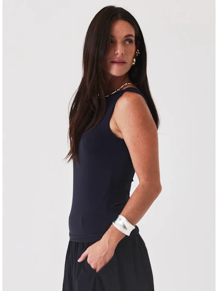 Majestic Filatures Jersey Stretch Crewneck Tank, Noir - Image 3